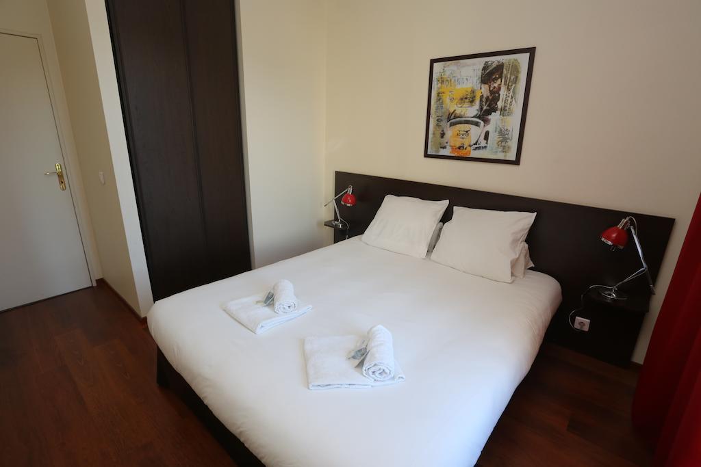 O'Sullivans Bar And Hotel Mandelieu Zimmer foto